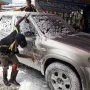 Petugas Pencucian Mobil Profesional