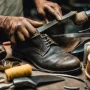 Teknisi Perbaikan dan Perawatan Sepatu